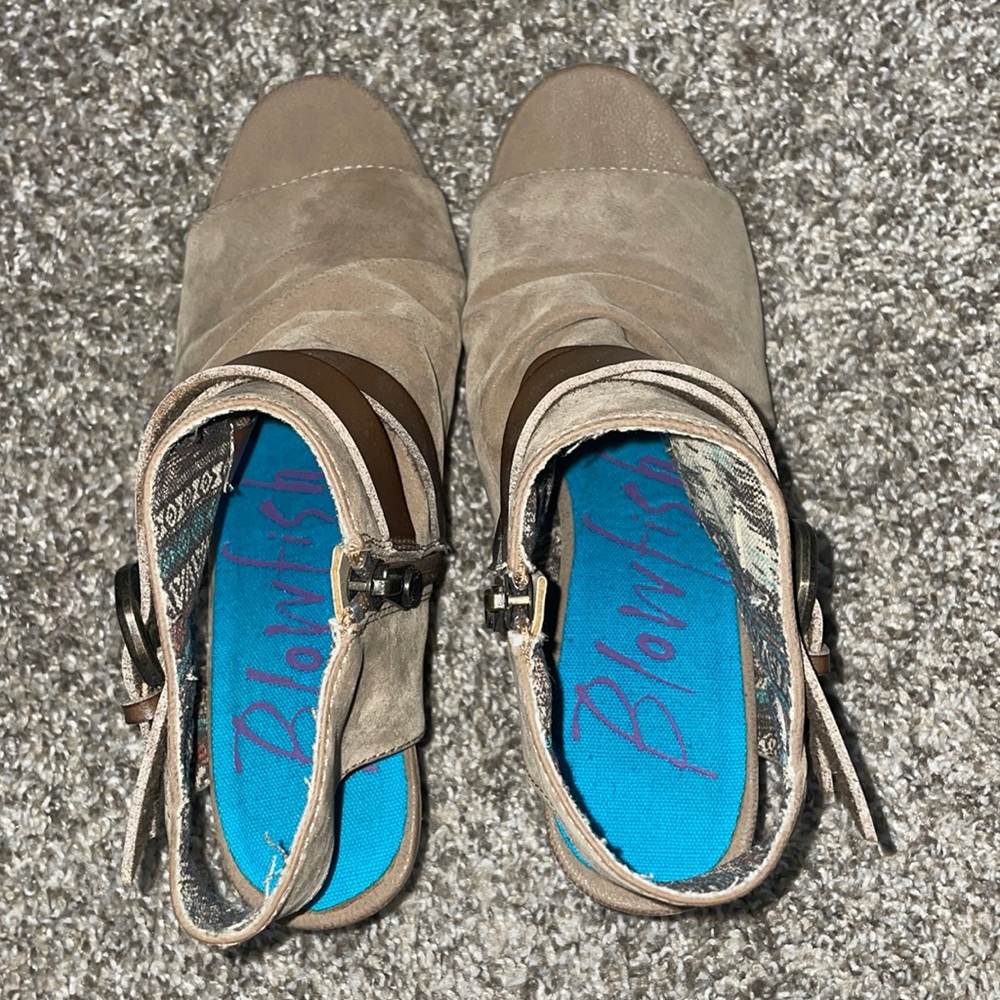 Women’s Blowfish Wedge Tan, Size 7.5